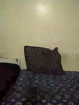 Snapshot of moroooooooo12 chatting on October 4, 2025, 9:44 am moroooooooo12 online show from October 4, 2025, 9:44 am