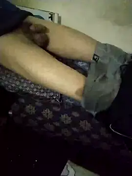 Snapshot of moroooooooo12 chatting on November 13, 2025, 4:11 pm moroooooooo12 online show from November 13, 2025, 4:11 pm