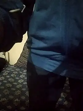 Snapshot of moroooooooo12 chatting on October 8, 2025, 6:37 am moroooooooo12 online show from October 8, 2025, 6:37 am