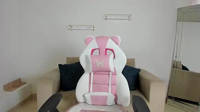 april smiith online show from February 12, 2026, 12:16 pm