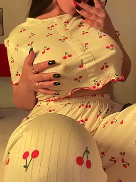 Snapshot of OnlyRima chatting on September 23, 2025, 11:45 pm OnlyRima online show from September 23, 2025, 11:45 pm