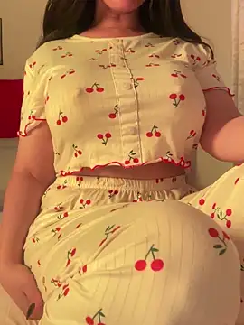 Snapshot of OnlyRima chatting on October 4, 2025, 10:33 pm OnlyRima online show from October 4, 2025, 10:33 pm