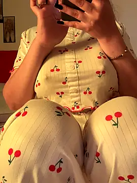 Snapshot of OnlyRima chatting on October 3, 2025, 12:17 pm OnlyRima online show from October 3, 2025, 12:17 pm