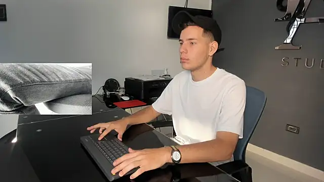 lara and danny online show from October 6, 2025, 6:52 pm