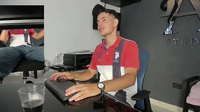 lara and danny online show from October 3, 2025, 6:31 pm