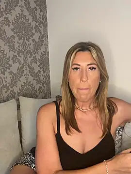 Snapshot of CurvyMILF_Sienna chatting on June 11, 2026, 7:11 pm CurvyMILF Sienna online show from June 11, 2026, 7:11 pm