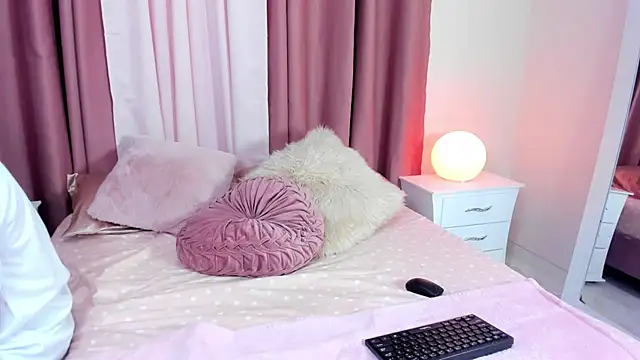 Snapshot of Honeymoon_sariel chatting on October 27, 2025, 8:32 pm Honeymoon sariel online show from October 27, 2025, 8:32 pm