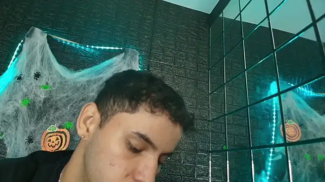 Snapshot of HellAndDante_ chatting on October 27, 2025, 10:22 pm HellAndDante  online show from October 27, 2025, 10:22 pm