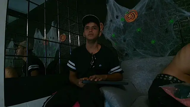 Snapshot of HellAndDante_ chatting on October 23, 2025, 11:25 pm HellAndDante  online show from October 23, 2025, 11:25 pm