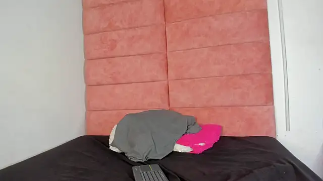 Snapshot of HellAndDante_ chatting on October 2, 2025, 12:58 am HellAndDante  online show from October 2, 2025, 12:58 am