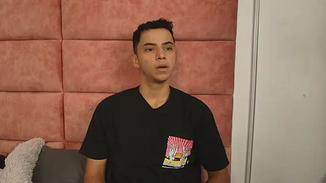 Snapshot of HellAndDante_ chatting on October 19, 2025, 11:18 pm HellAndDante  online show from October 19, 2025, 11:18 pm