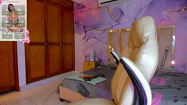 Elowen Clark online show from October 14, 2025, 8:31 pm