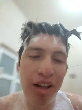 Luisgg18 online show from December 3, 2025, 3:18 am