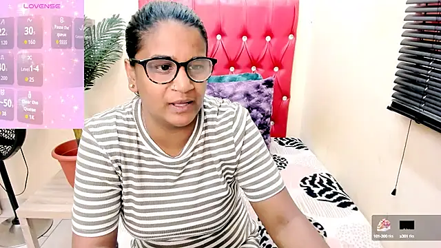 Snapshot of Strawberry_Lips chatting on October 11, 2025, 5:41 am Strawberry Lips online show from October 11, 2025, 5:41 am