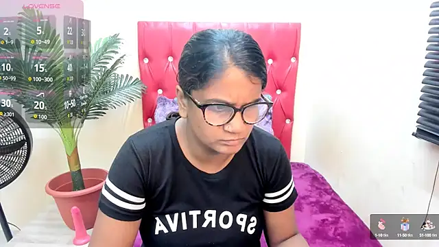 Snapshot of Strawberry_Lips chatting on October 3, 2025, 4:36 am Strawberry Lips online show from October 3, 2025, 4:36 am