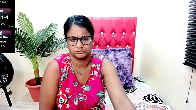 Snapshot of Strawberry_Lips chatting on October 8, 2025, 4:36 am Strawberry Lips online show from October 8, 2025, 4:36 am