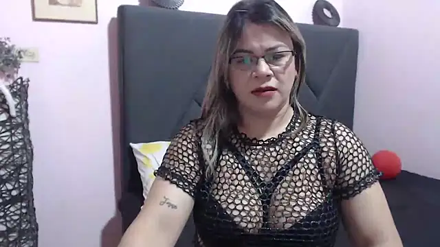 pamela echeverria online show from September 11, 2025, 10:26 am