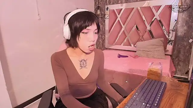 Terraelowen online show from October 3, 2025, 11:45 am