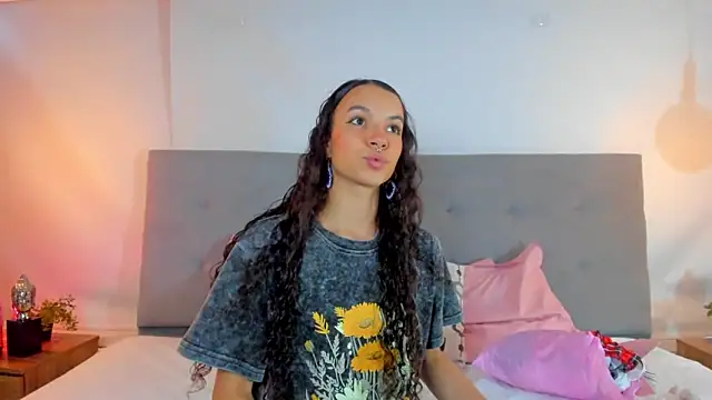 Luna Claire online show from October 3, 2025, 1:01 pm