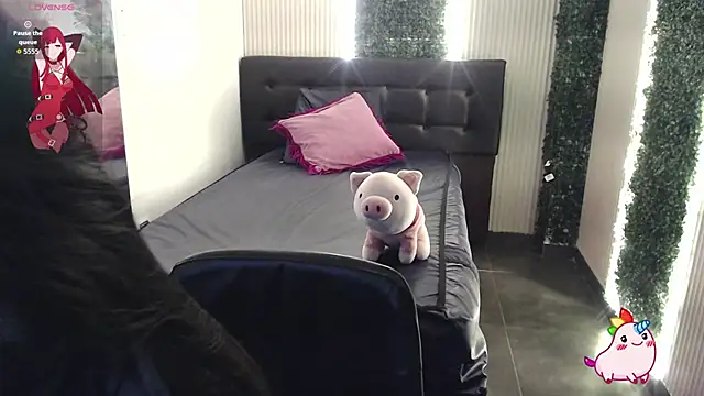 sophiaa 7 online show from February 25, 2026, 1:11 pm