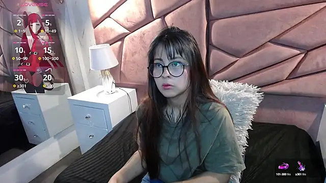 Snapshot of sophiaa_7 chatting on October 15, 2025, 12:02 pm sophiaa 7 online show from October 15, 2025, 12:02 pm