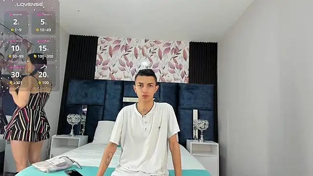 NickandAbby  online show from September 17, 2025, 11:34 am