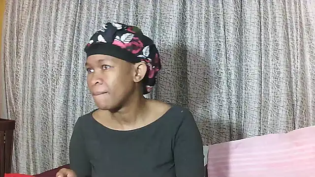 Snapshot of KittyMilfx3 chatting on October 2, 2025, 8:18 am KittyMilfx3 online show from October 2, 2025, 8:18 am