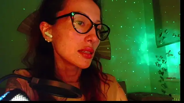 Snapshot of KiotoShine chatting on October 21, 2025, 3:33 pm KiotoShine online show from October 21, 2025, 3:33 pm