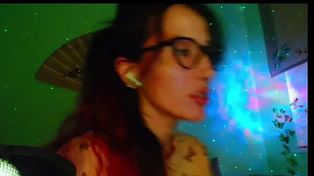 Snapshot of KiotoShine chatting on October 18, 2025, 7:05 pm KiotoShine online show from October 18, 2025, 7:05 pm