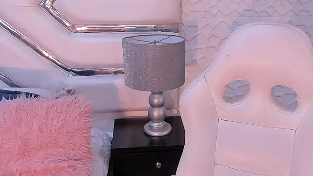 TatiLee online show from November 11, 2025, 6:25 pm