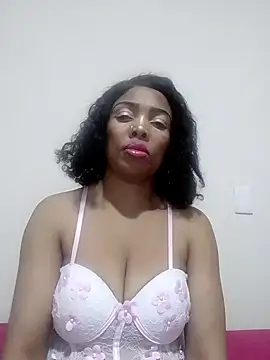 Snapshot of SEXYMOANSXX chatting on September 29, 2025, 5:40 pm SEXYMOANSXX online show from September 29, 2025, 5:40 pm