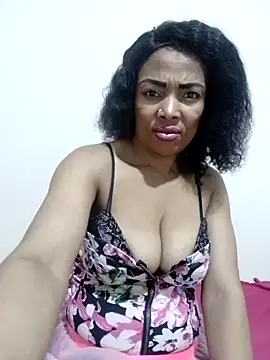 Snapshot of SEXYMOANSXX chatting on September 20, 2025, 5:40 pm SEXYMOANSXX online show from September 20, 2025, 5:40 pm