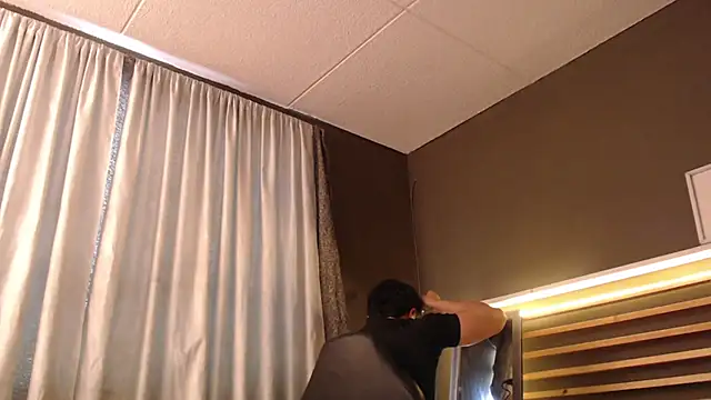 Snapshot of PaulEvens chatting on October 16, 2025, 1:08 pm PaulEvens online show from October 16, 2025, 1:08 pm