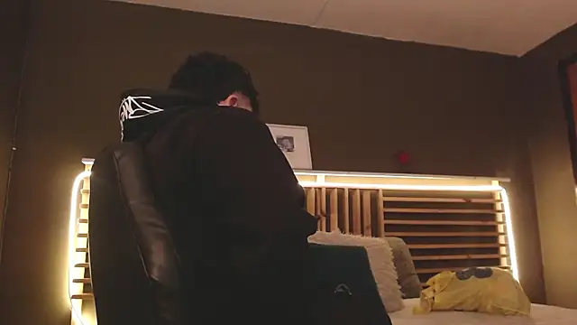 Snapshot of PaulEvens chatting on October 8, 2025, 1:12 pm PaulEvens online show from October 8, 2025, 1:12 pm