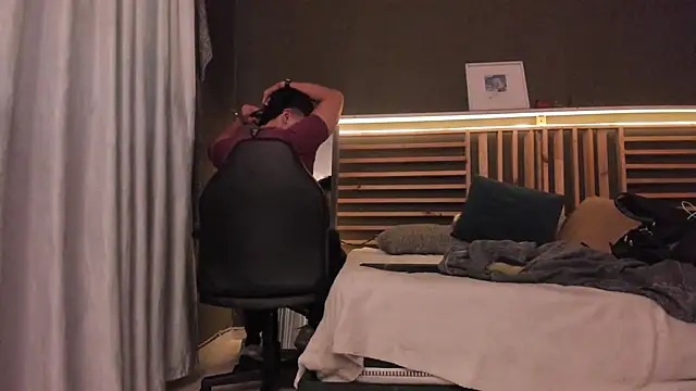 Snapshot of PaulEvens chatting on October 4, 2025, 1:23 pm PaulEvens online show from October 4, 2025, 1:23 pm