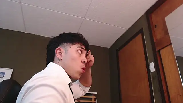 Snapshot of PaulEvens chatting on October 29, 2025, 1:10 pm PaulEvens online show from October 29, 2025, 1:10 pm