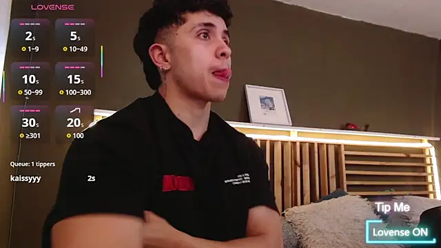 Snapshot of PaulEvens chatting on October 24, 2025, 2:05 pm PaulEvens online show from October 24, 2025, 2:05 pm