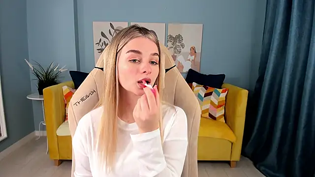 Snapshot of SweetyLicky chatting on October 19, 2025, 4:10 pm SweetyLicky online show from October 19, 2025, 4:10 pm