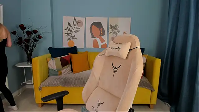 SweetyLicky online show from November 5, 2025, 4:21 pm