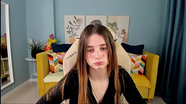 SweetyLicky online show from September 17, 2025, 4:09 pm