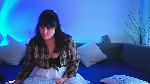 Snapshot of Bella_Hillss chatting on February 14, 2026, 12:27 pm Bella Hillss online show from February 14, 2026, 12:27 pm