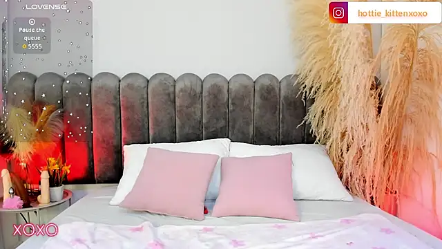 Snapshot of Viollet_xoxo chatting on September 15, 2025, 7:36 pm Viollet xoxo online show from September 15, 2025, 7:36 pm