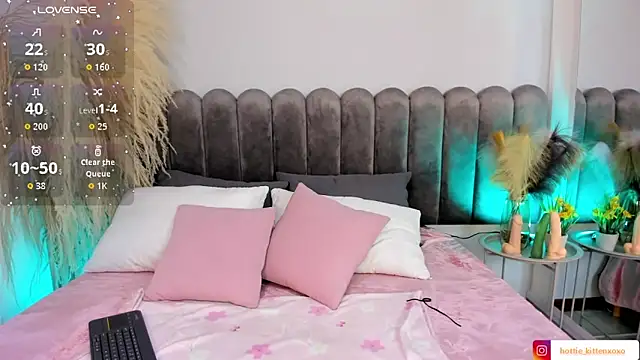 Snapshot of Viollet_xoxo chatting on September 24, 2025, 7:53 pm Viollet xoxo online show from September 24, 2025, 7:53 pm