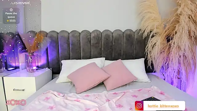 Snapshot of Viollet_xoxo chatting on September 10, 2025, 7:57 pm Viollet xoxo online show from September 10, 2025, 7:57 pm