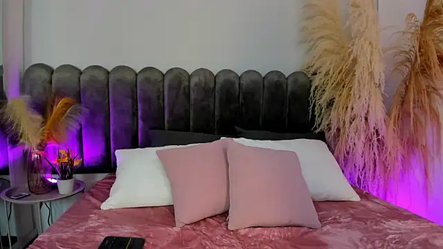 Snapshot of Viollet_xoxo chatting on September 19, 2025, 7:51 pm Viollet xoxo online show from September 19, 2025, 7:51 pm