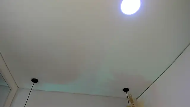 Snapshot of Viollet_xoxo chatting on October 3, 2025, 8:32 pm Viollet xoxo online show from October 3, 2025, 8:32 pm