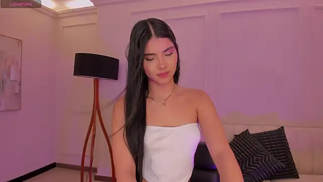 MiaLaurence online show from November 23, 2025, 11:42 am