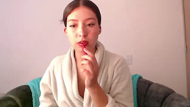 -Ivonny online show from September 28, 2025, 8:27 pm