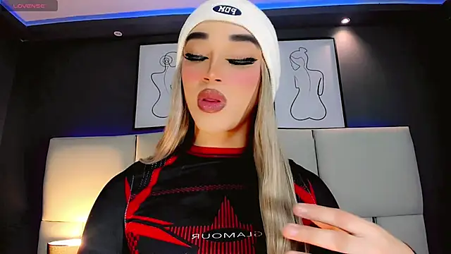 Valeriasmiithh online show from October 30, 2025, 9:01 pm