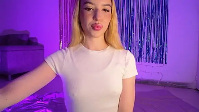 Snapshot of Alina_Lee_t chatting on November 8, 2025, 2:04 am Alina Lee t online show from November 8, 2025, 2:04 am